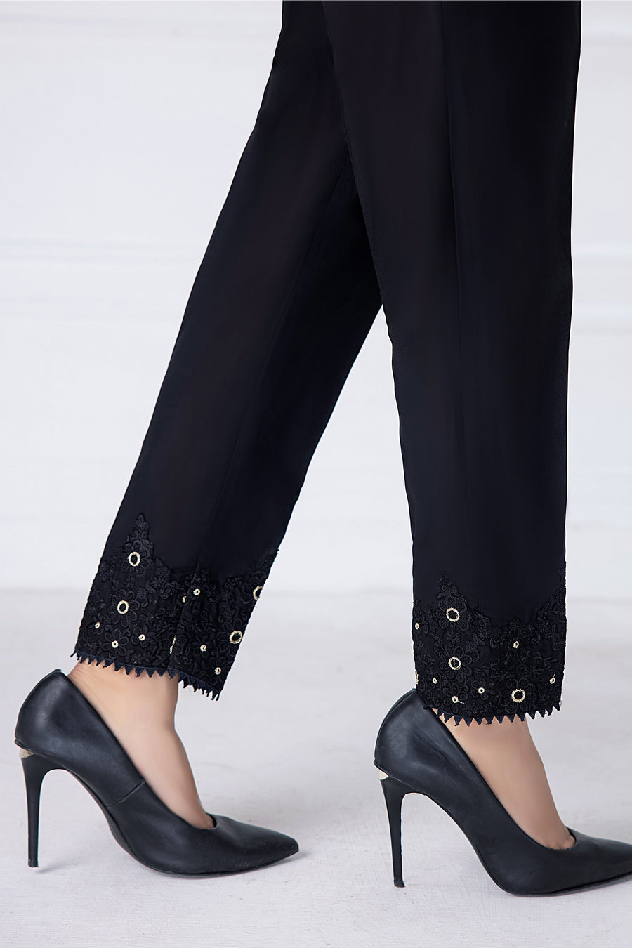 01 Piece Stitched Bottom