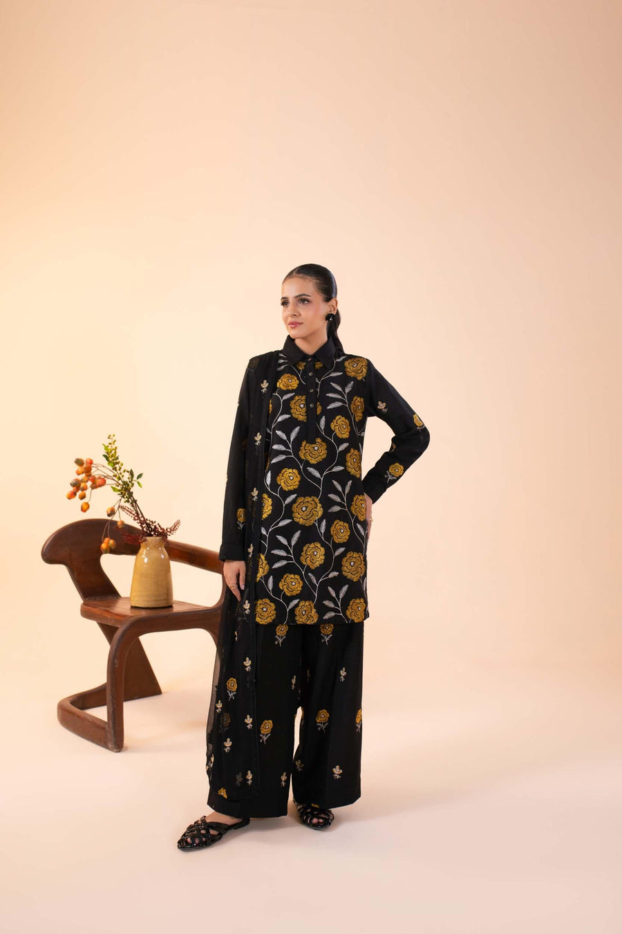 3 Piece - Embroidered Resham Karandi Suit (Unstitched)