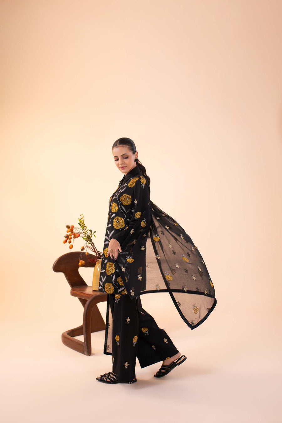 3 Piece - Embroidered Resham Karandi Suit (Unstitched)