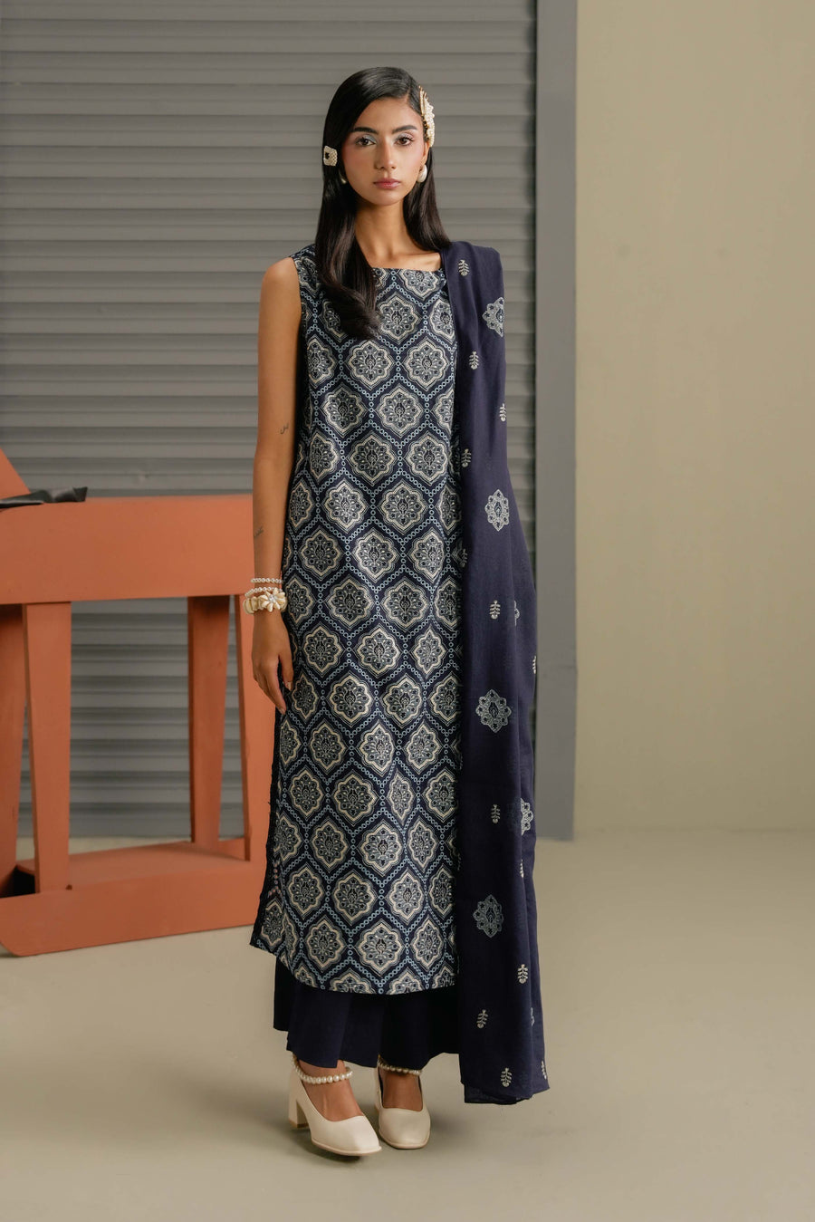 3 Piece - Embroidered Karandi Suit (Unstitched)
