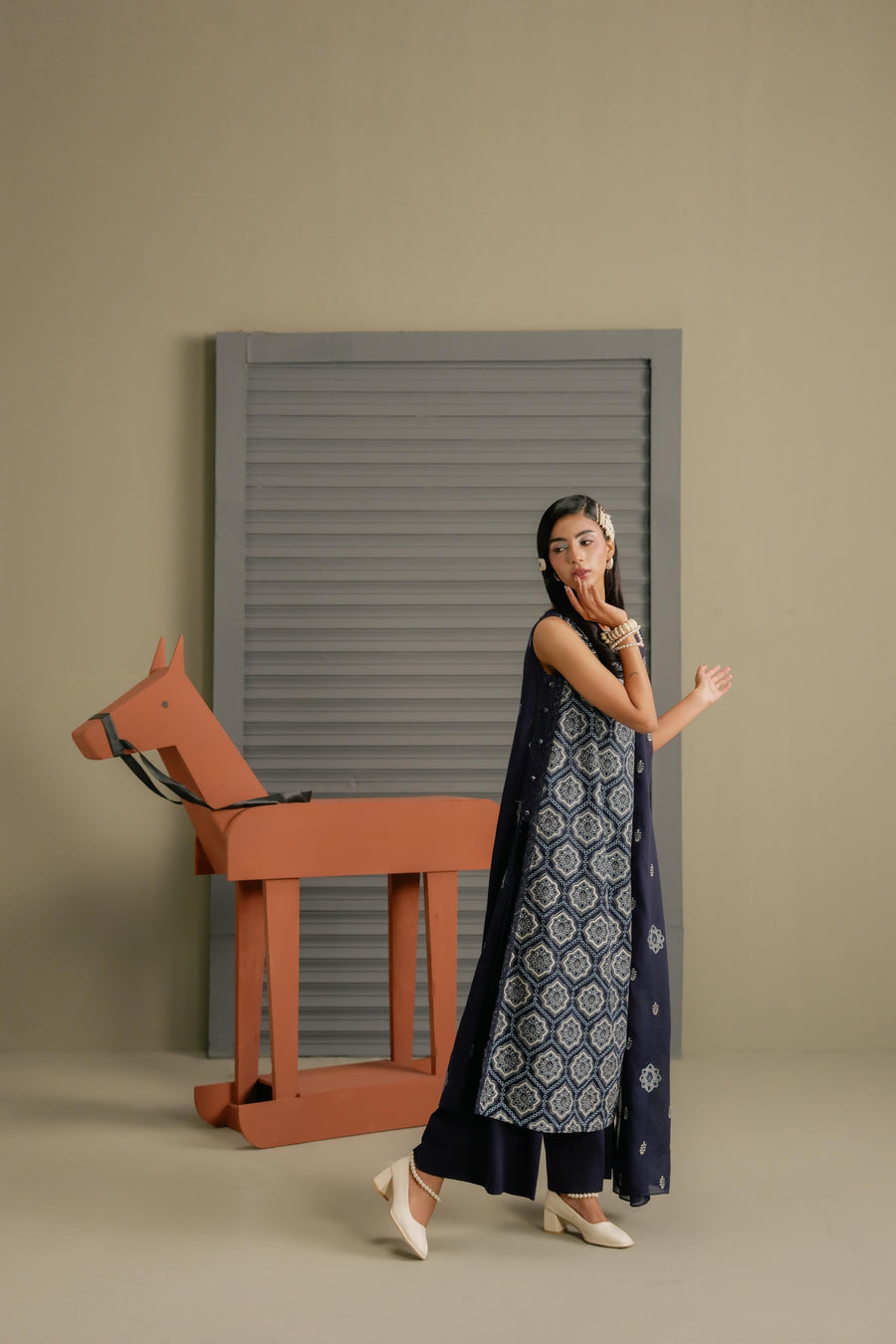 3 Piece - Embroidered Karandi Suit (Unstitched)