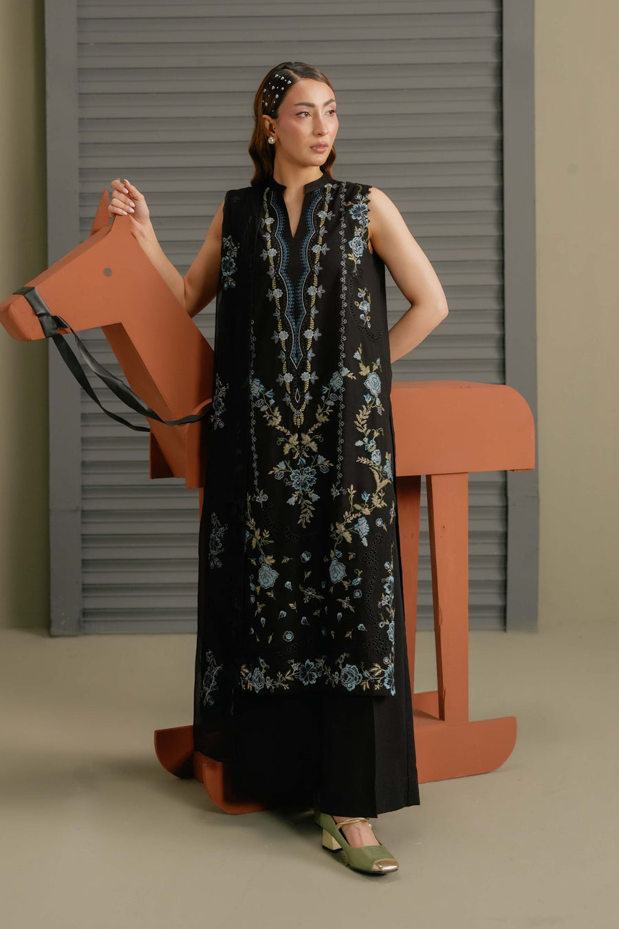 3 Piece - Embroidered Karandi Suit (Unstitched)