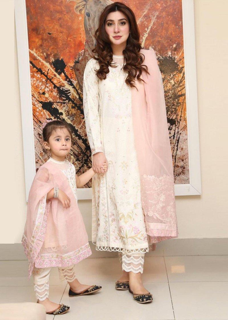 Black Shimmer - Ayesha Khan