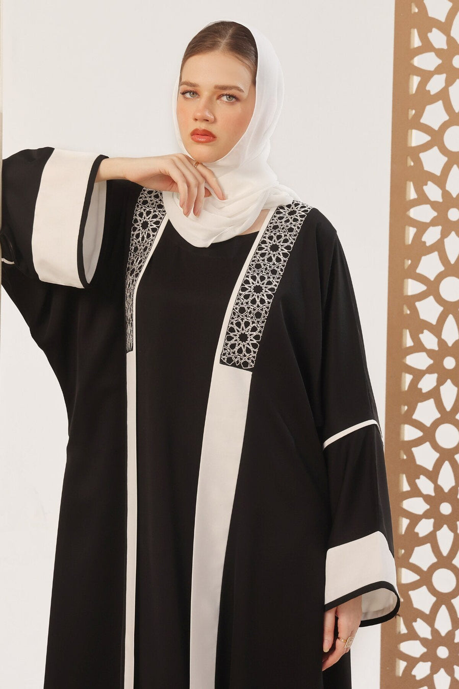 Black Arabic Shrug Abaya
